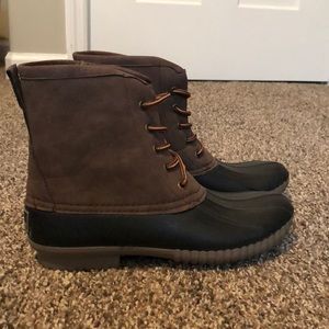 Duck boot style boots